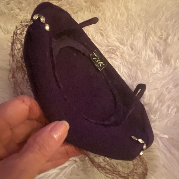 Vintage women’s hat FISK of Chicago burgundy w mesh pillbox style - Picture 8 of 12